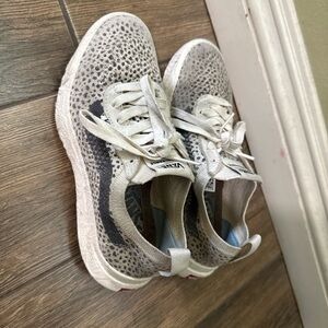 Vans UltraRange VR3 Animal Marshmallow Black Women’s Size 5.5